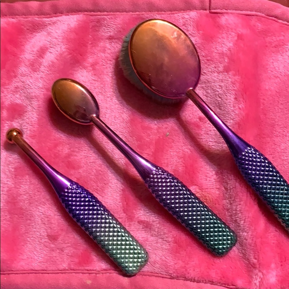 Mermaid brushes